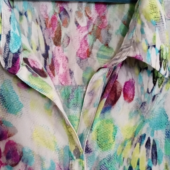 Colorful Floral Sleeveless Collared  Blouse - Picture 3 of 7
